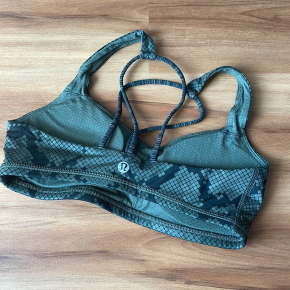 Camo Lululemon sports bra!! - Picture 2 of 3